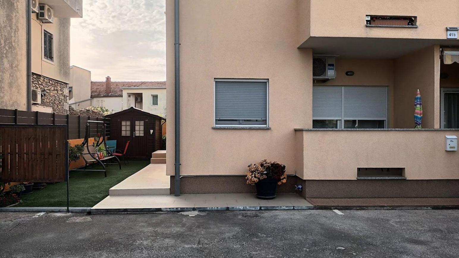 Apartman Sandra -Private Parking And Garden Zadar Exterior photo